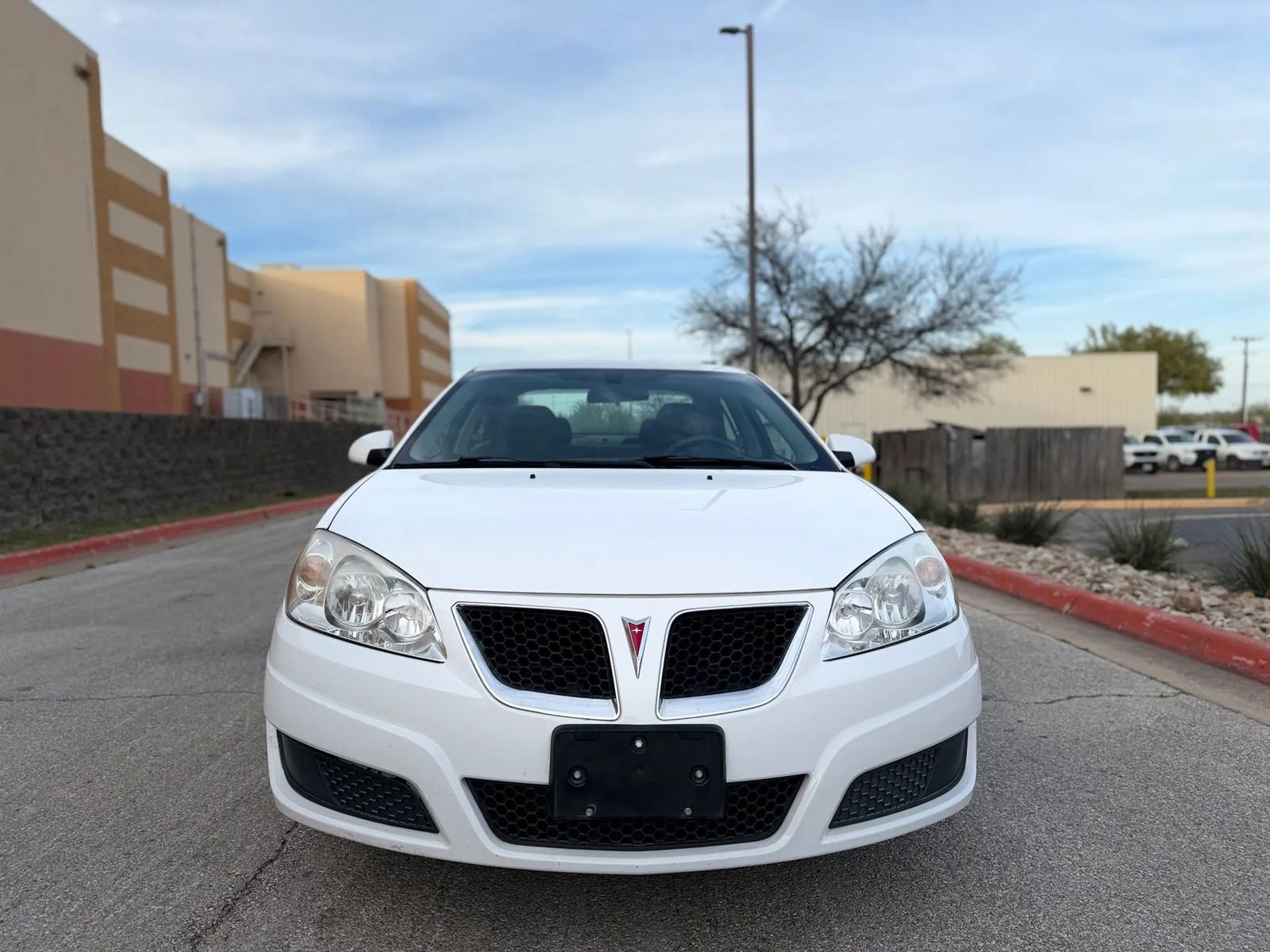 Used 2010 Pontiac G6 Sedan 4D image 5