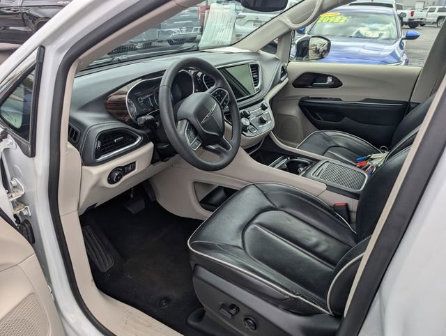 Used 2023 Chrysler Pacifica Limited FWD image 10