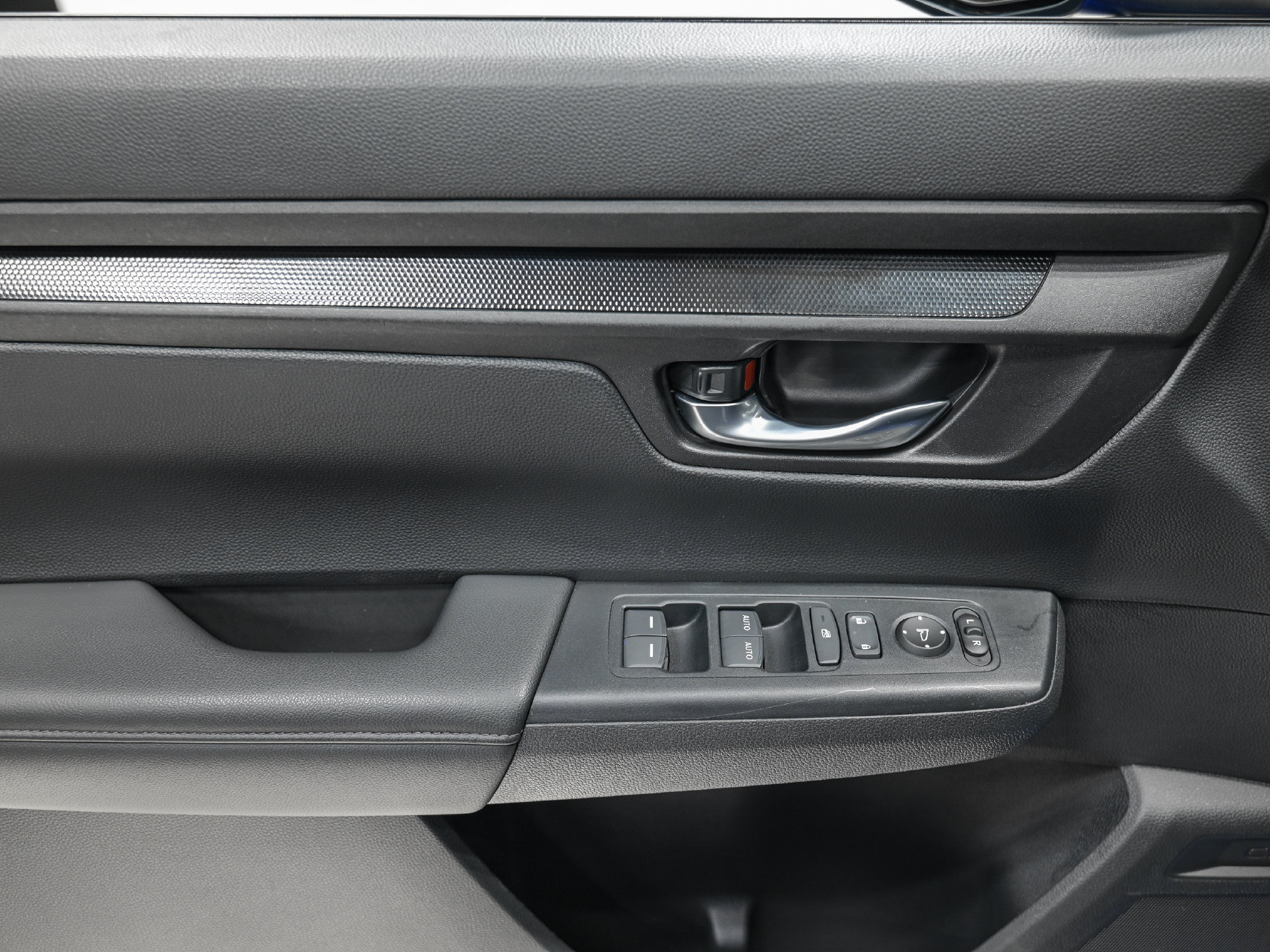 Used 2025 Honda CR-V EX image 13