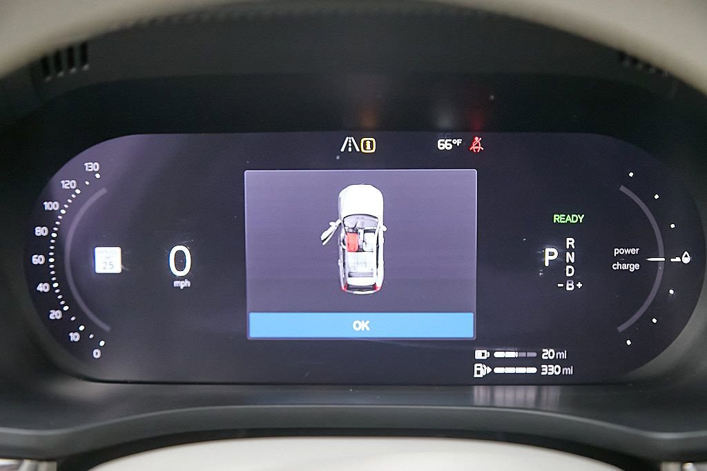 Certified 2024 Volvo XC60 T8 Ultimate w/ Protection Package Premier image 32