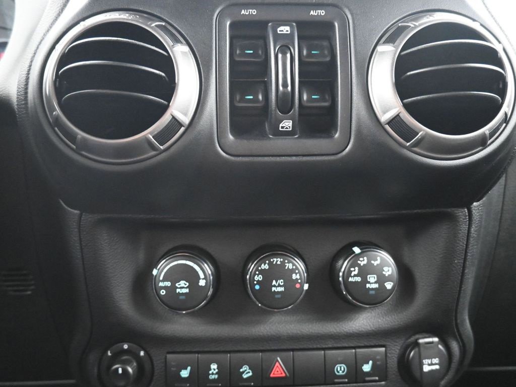 Used 2018 Jeep Wrangler Unlimited Sahara image 15