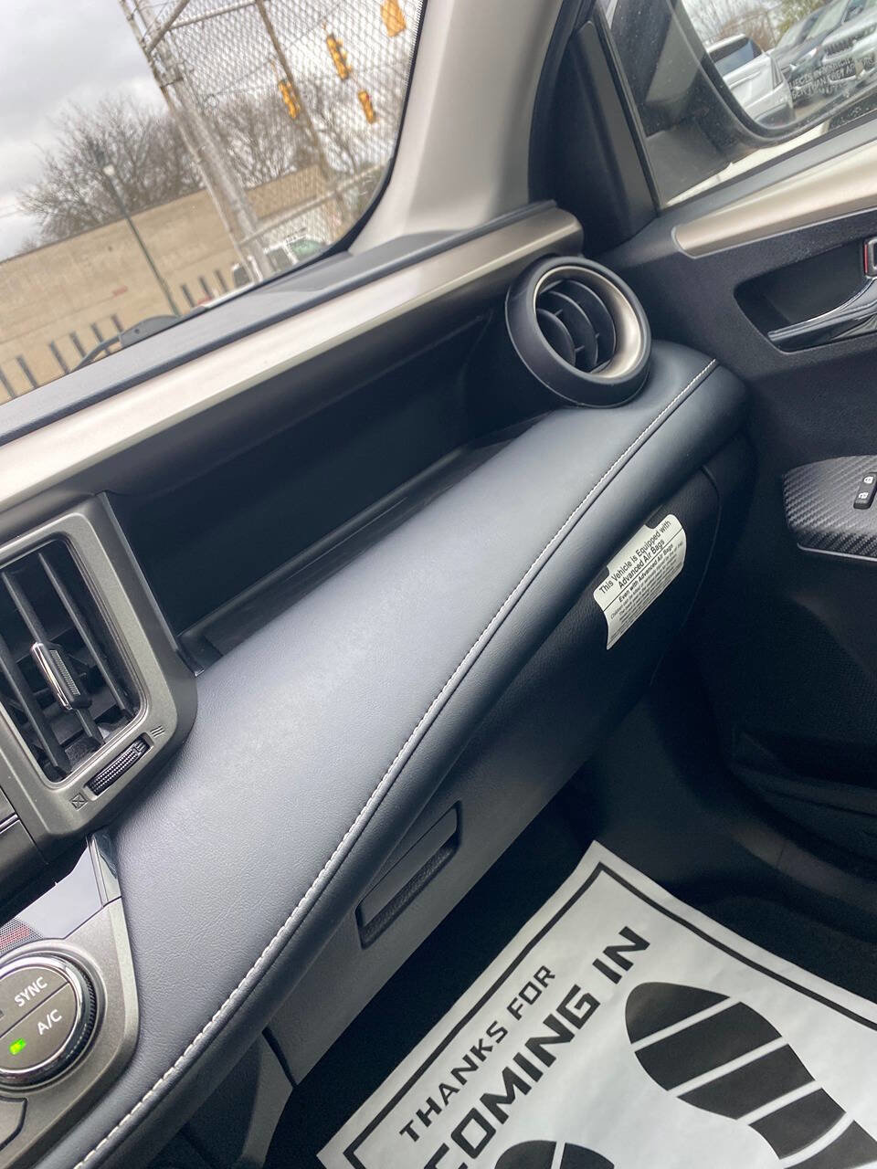 Used 2015 Toyota RAV4 XLE image 28