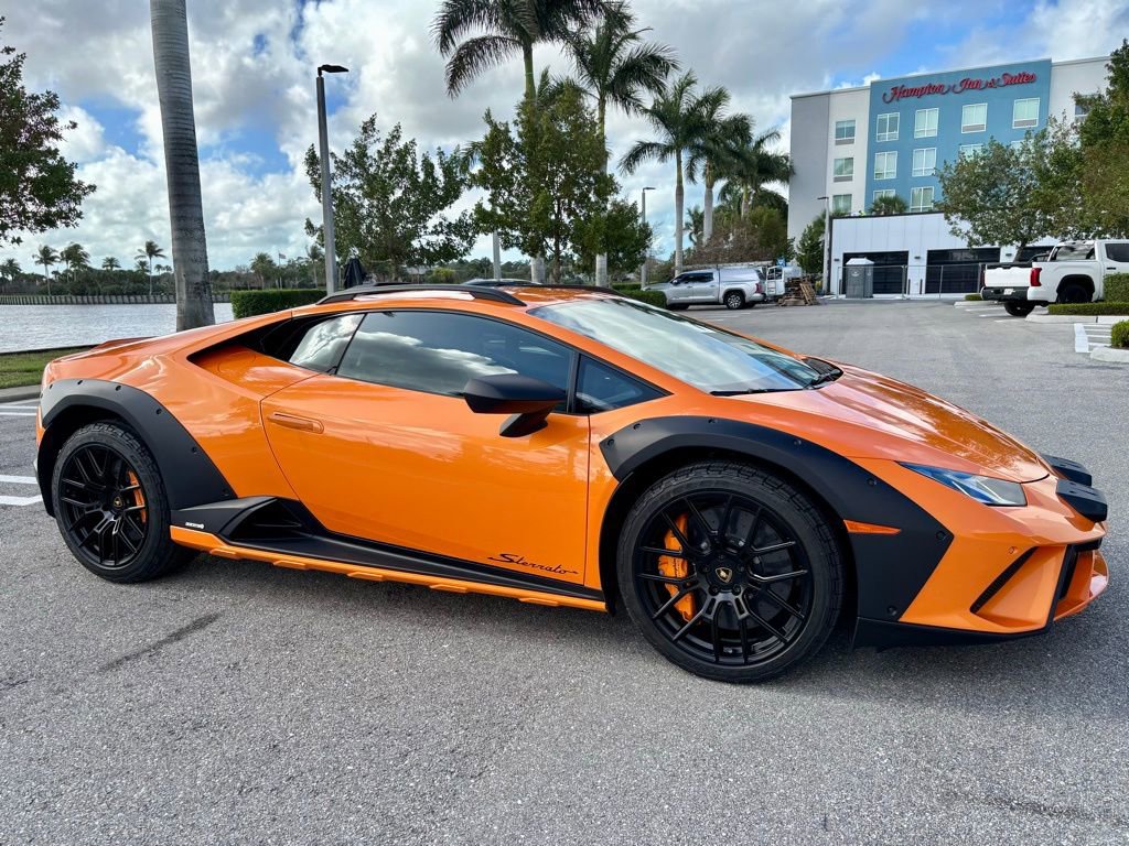 Used 2024 Lamborghini Huracan Sterrato image 4