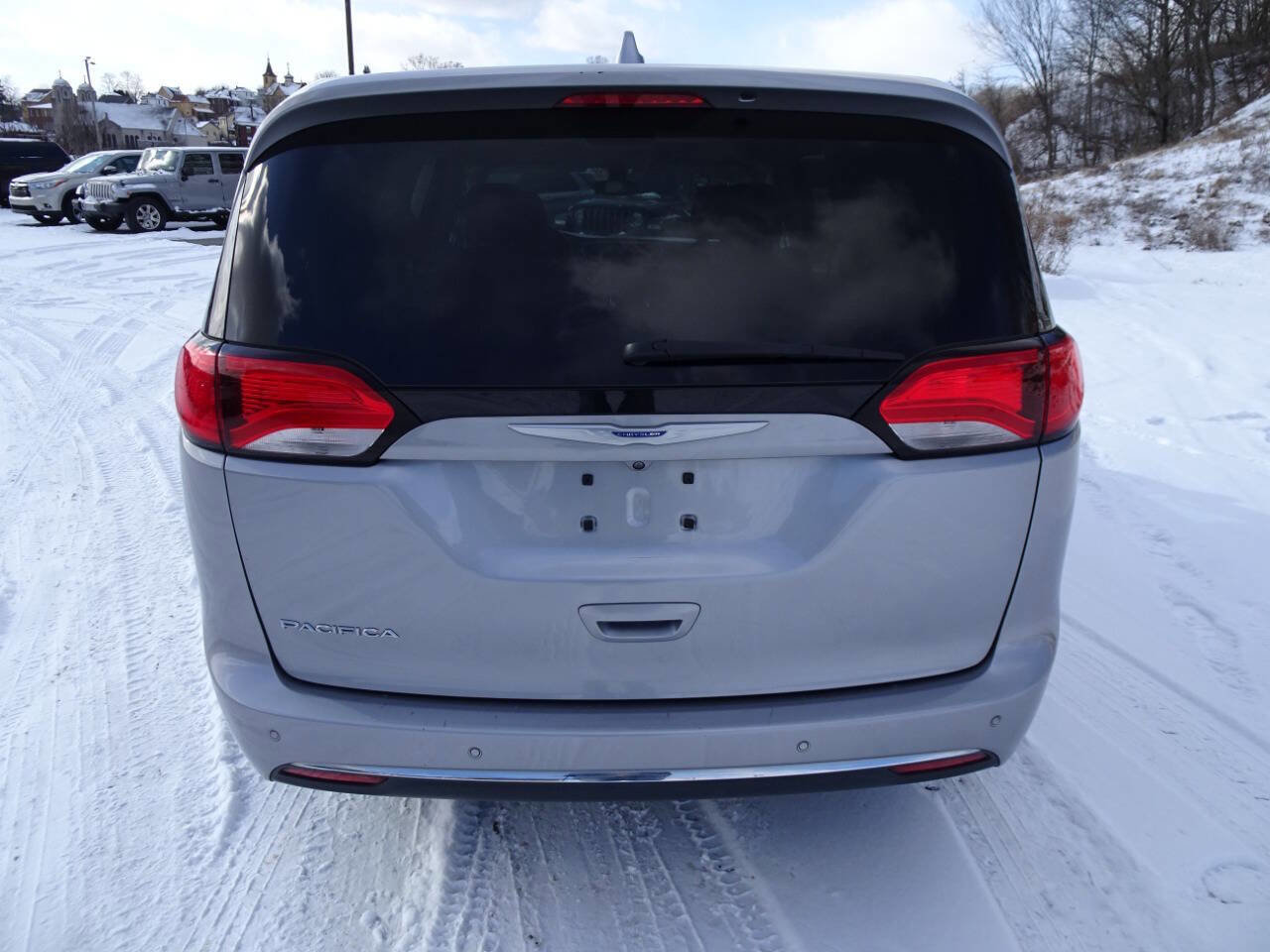 Used 2019 Chrysler Pacifica Touring Plus w/ Tire & Wheel Group image 7
