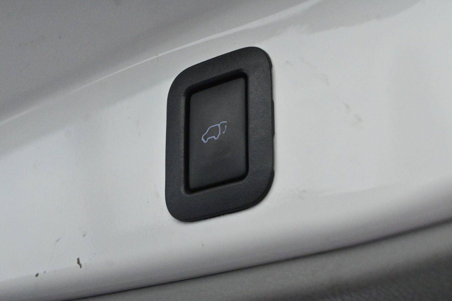 Used 2017 Toyota Highlander Limited w/ Protection Package #3 AWD/4WD image 10