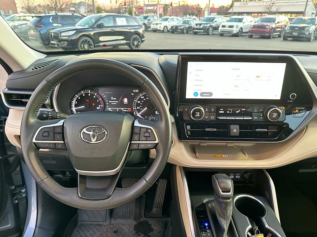 Used 2024 Toyota Highlander XLE image 19