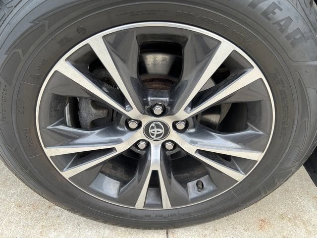 Used 2019 Toyota Highlander LE AWD/4WD image 9