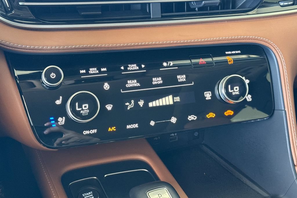 Used 2023 INFINITI QX60 Sensory w/ Vision Package AWD/4WD image 19