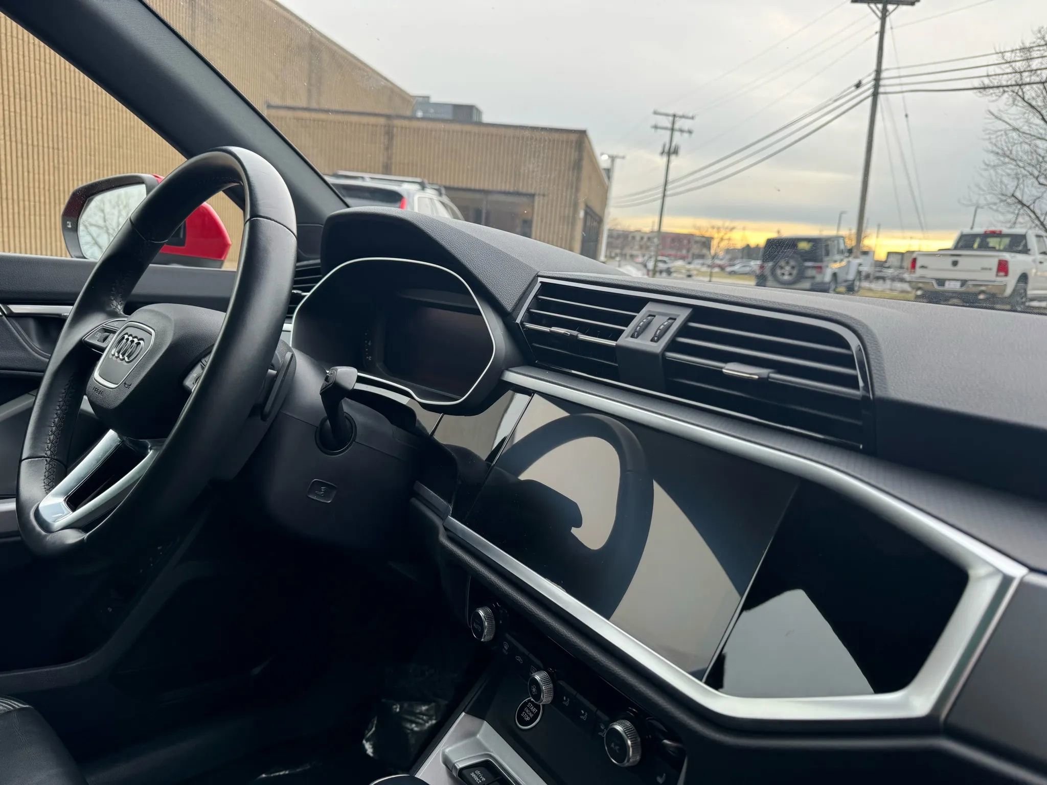 Used 2024 Audi Q3 2.0T Premium image 29
