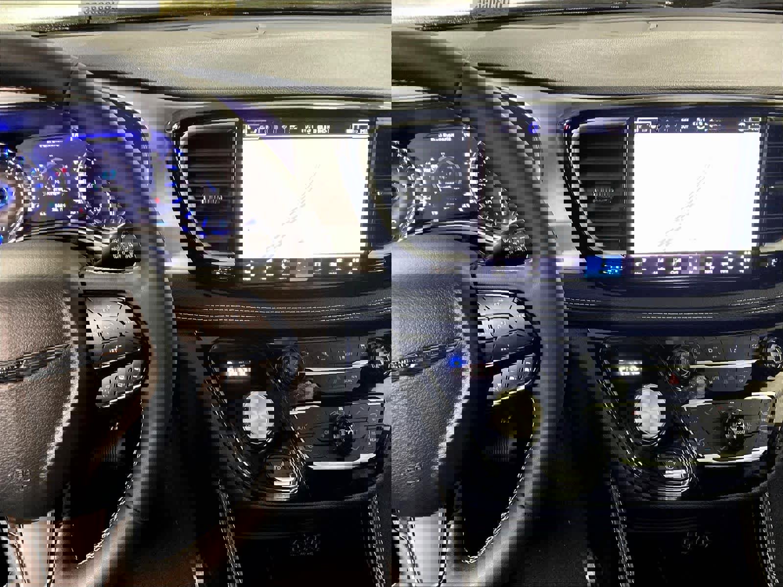 Used 2025 Chrysler Pacifica Limited image 19