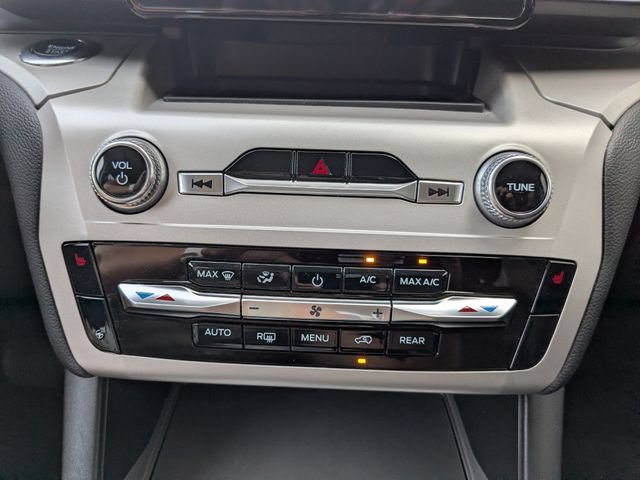 Used 2023 Ford Explorer XLT w/ Equipment Group 202A AWD/4WD image 5