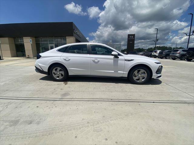New 2025 Hyundai Sonata SE FWD image 2