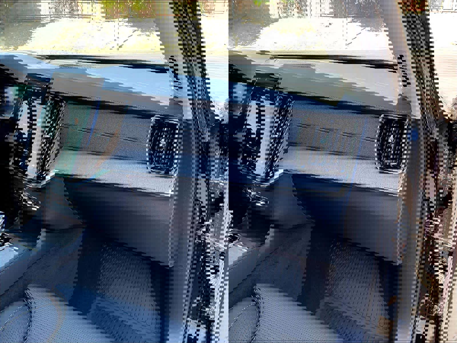 New 2026 Volvo XC90 T8 Ultra w/ Protection Package image 28