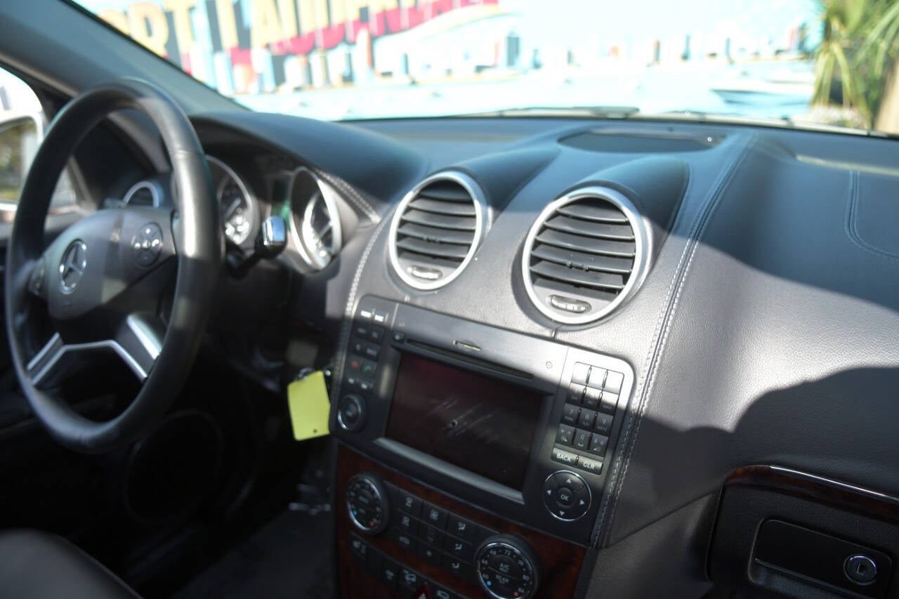 Used 2011 Mercedes-Benz GL 450 4MATIC image 36