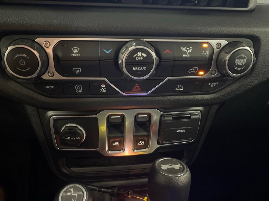 Used 2025 Jeep Wrangler Sport AWD/4WD image 16