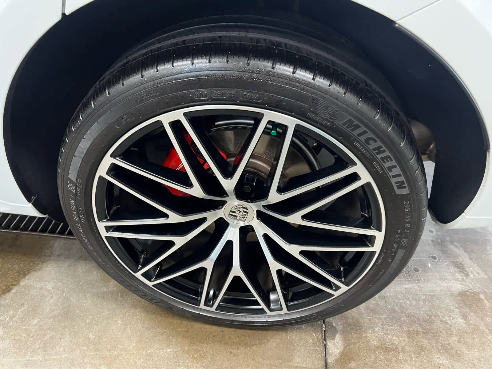 Used 2024 Porsche Macan image 34