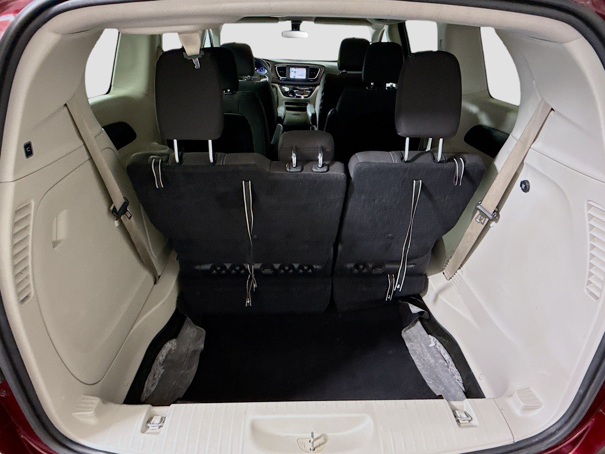 Used 2022 Chrysler Voyager LX FWD image 35