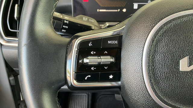 Used 2024 Kia Sorento S w/ Panoramic Sunroof Package FWD image 12