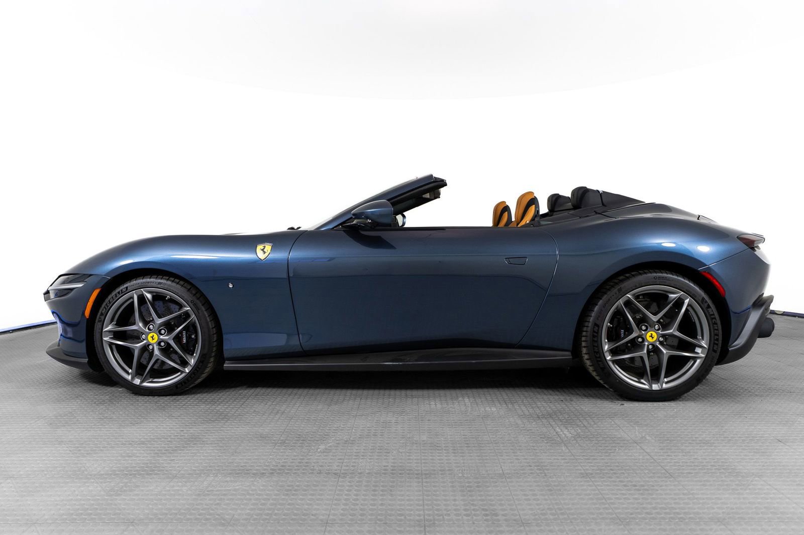 Certified 2025 Ferrari Roma Spider image 3