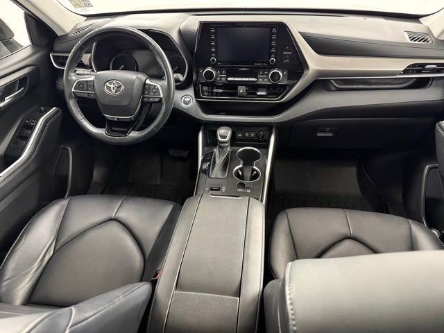 Used 2021 Toyota Highlander XLE image 16