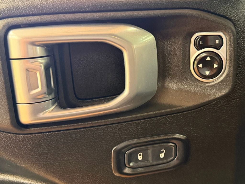 Used 2023 Jeep Wrangler Unlimited w/ Sun & Screen Package AWD/4WD image 29