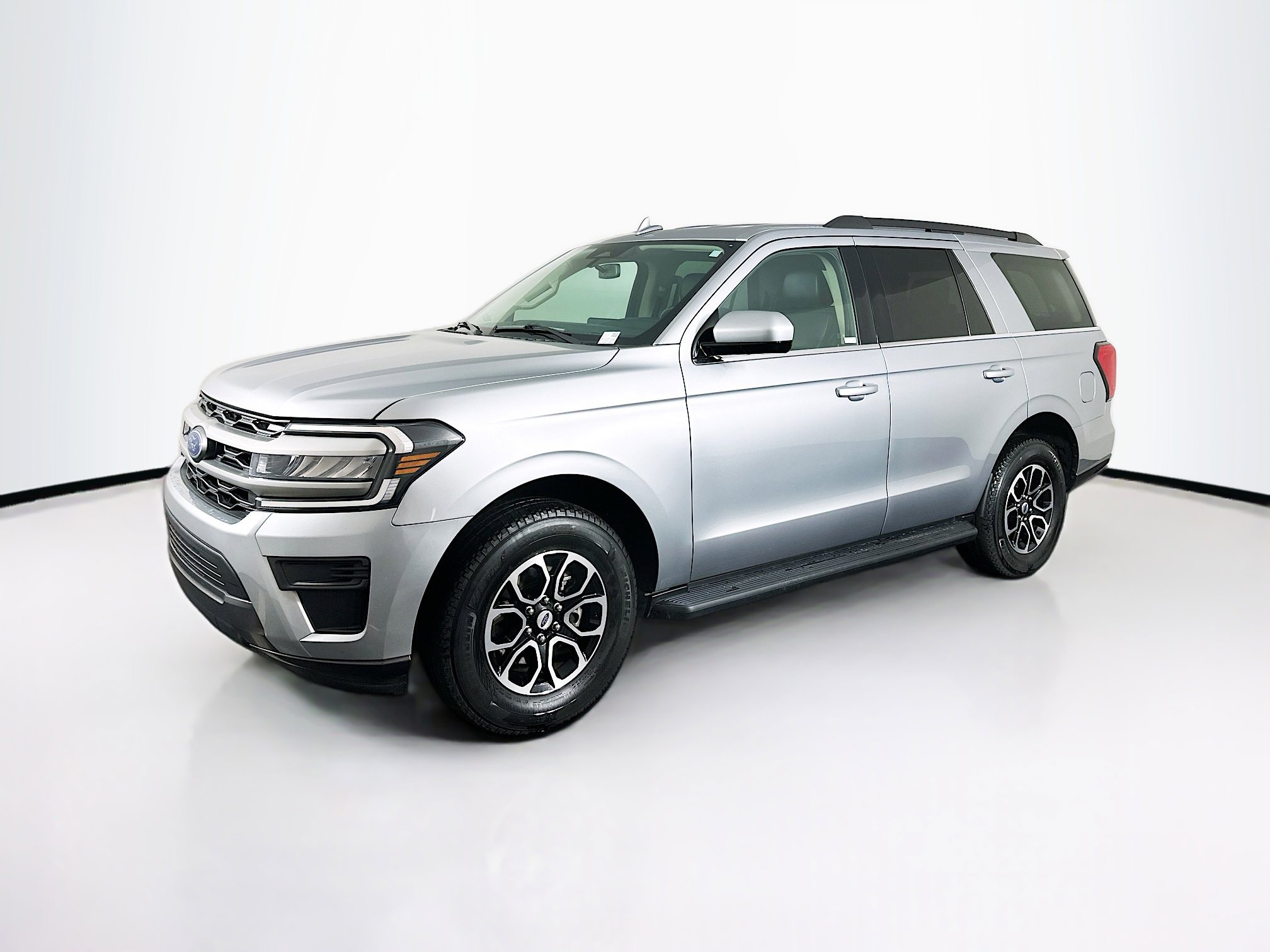 Used 2024 Ford Expedition XLT image 3