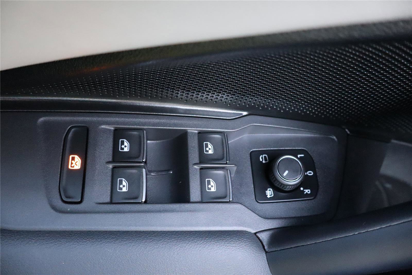 Certified 2025 Volkswagen Tiguan SEL R-Line AWD/4WD image 14