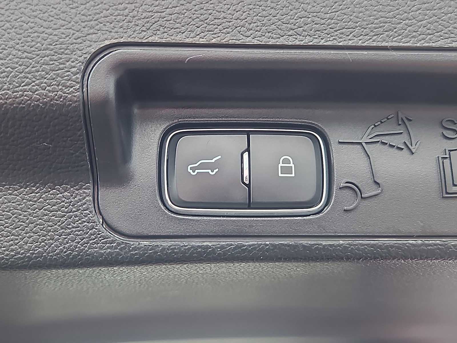 Used 2020 Ford Explorer XLT w/ Equipment Group 202A image 33