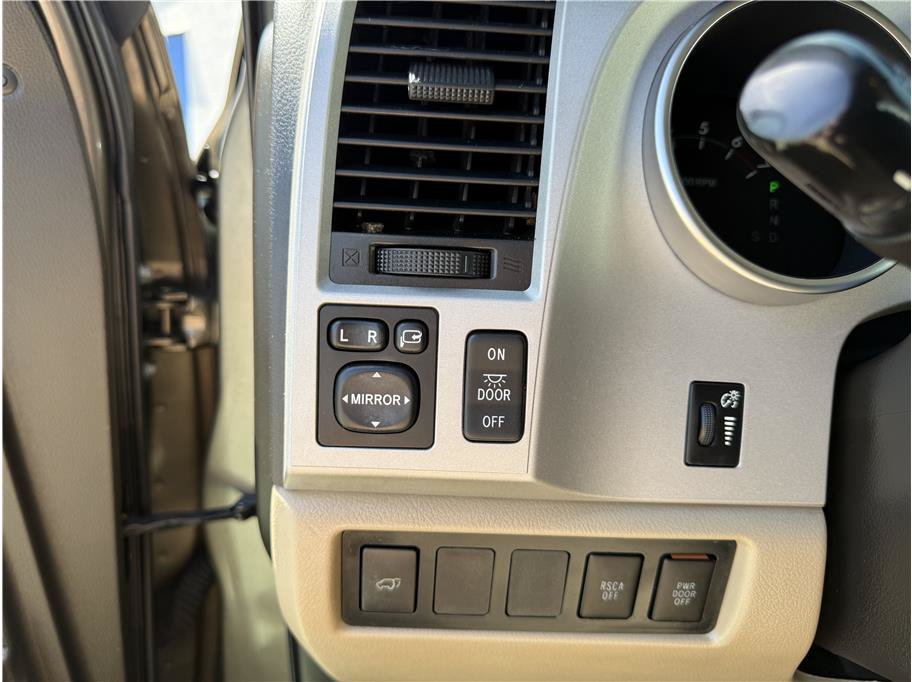 Used 2008 Toyota Sequoia Limited RWD image 30