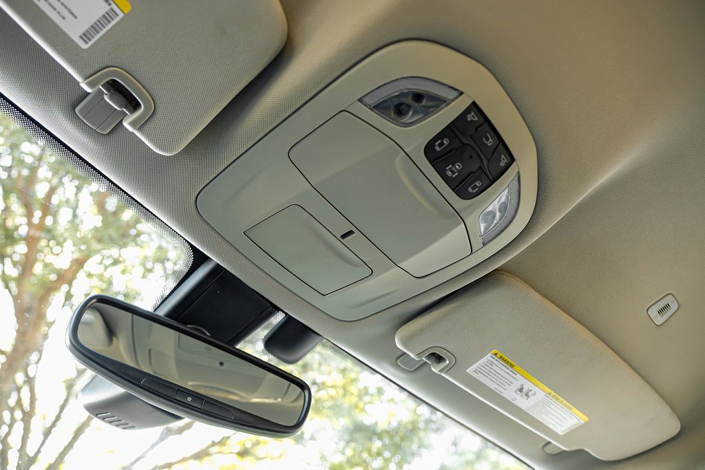 Used 2019 Chrysler Pacifica Touring-L image 40