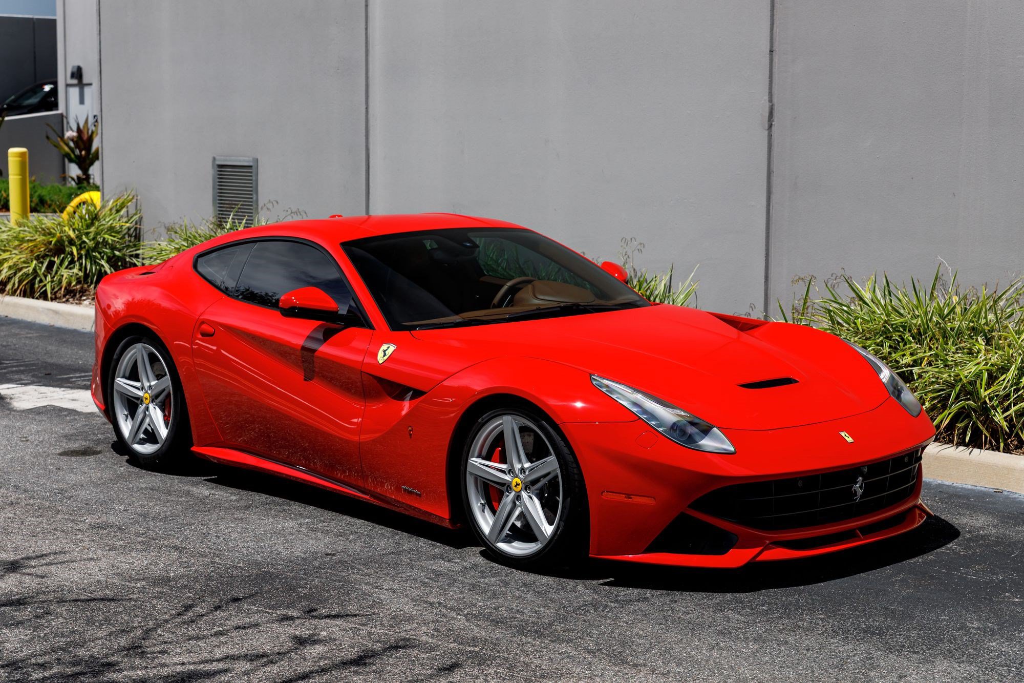 Used 2016 Ferrari F12 Berlinetta RWD image 7