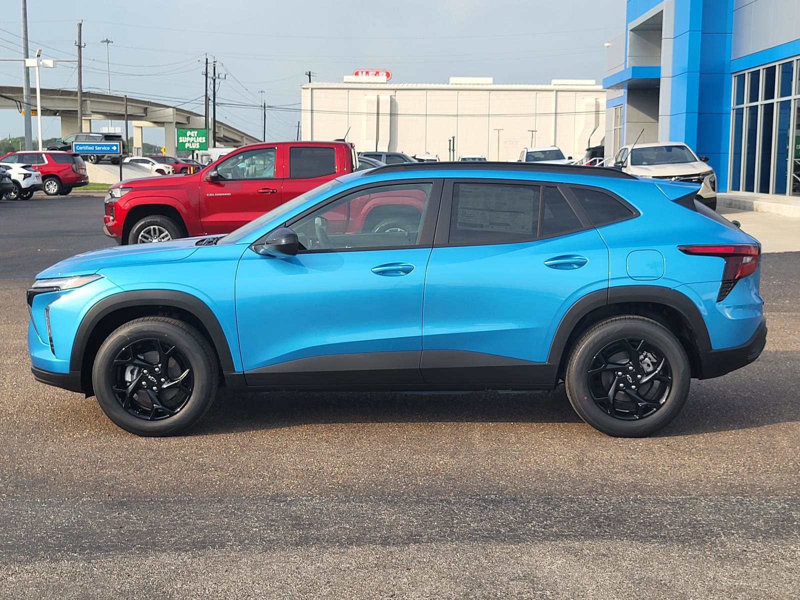 New 2026 Chevrolet Trax LT FWD image 2