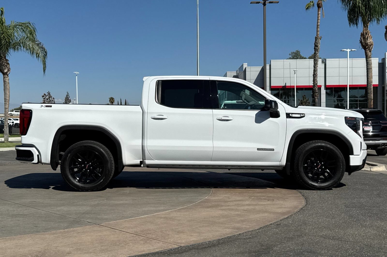 Certified 2023 GMC Sierra 1500 Elevation w/ Preferred Package AWD/4WD image 3