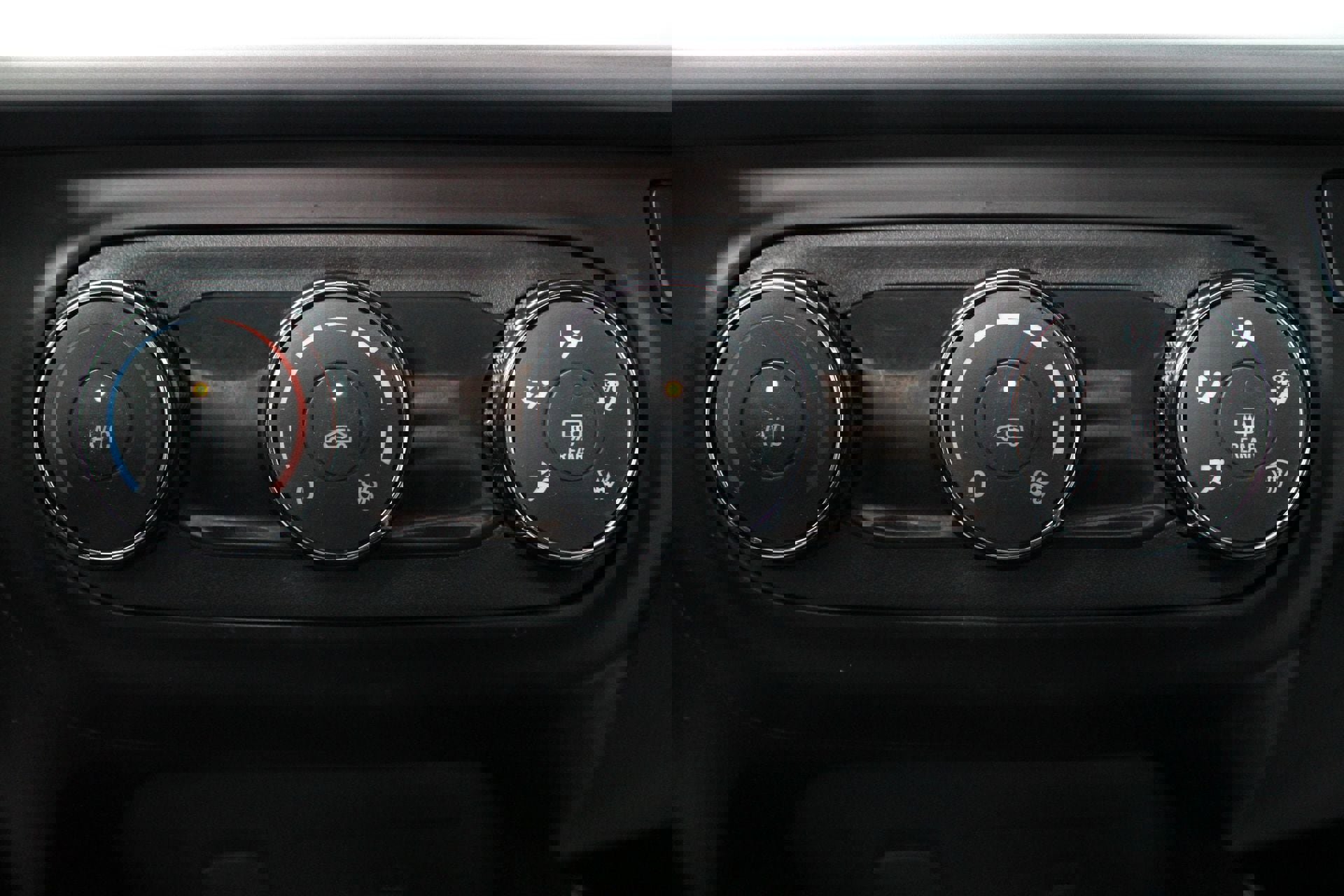 Used 2024 Chevrolet Trax LS image 33