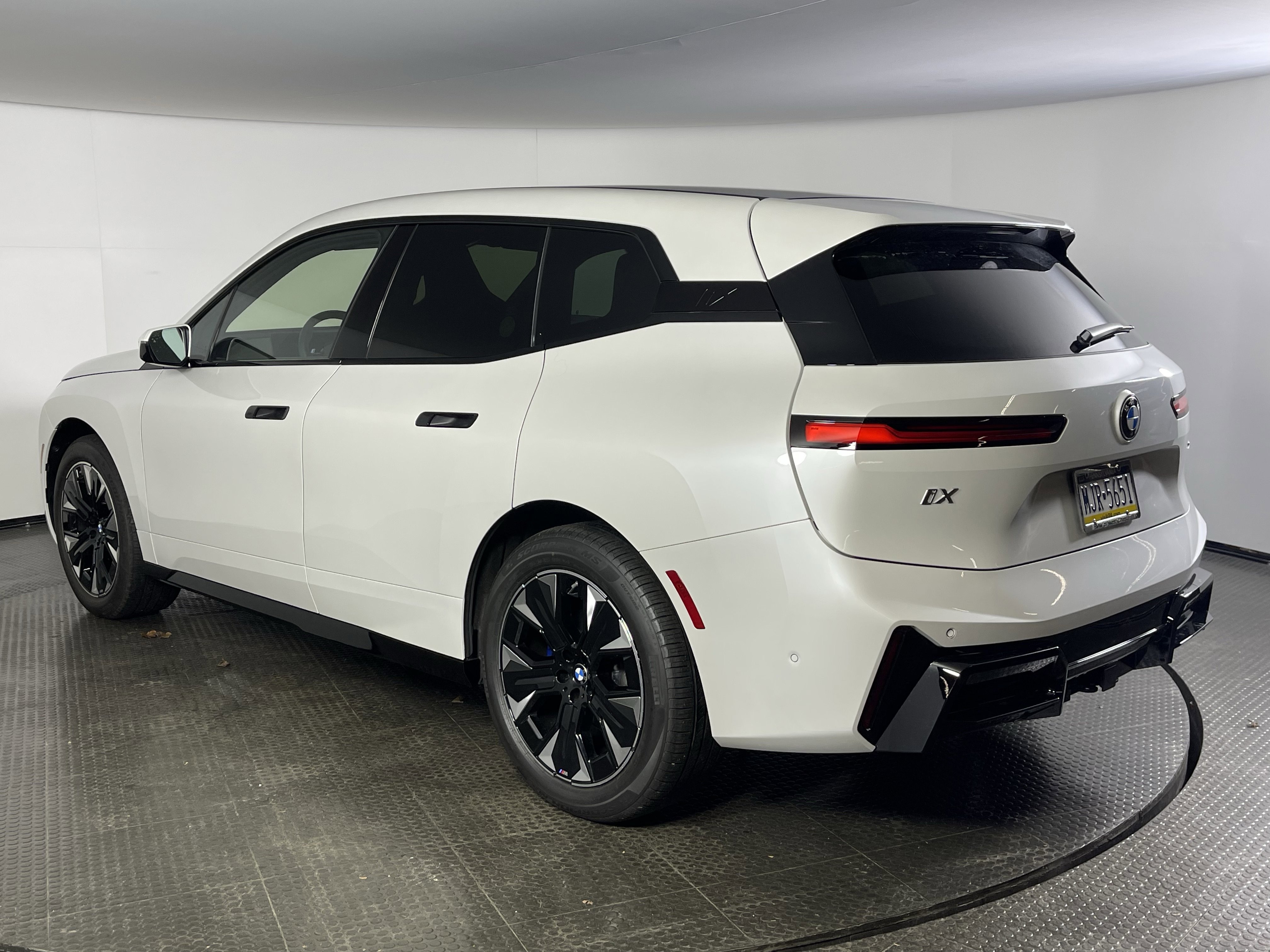 Used 2026 BMW iX xDrive60 w/ M Sport Package image 6