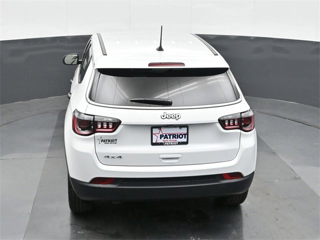 Used 2025 Jeep Compass Sport image 27