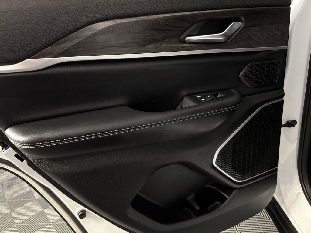 Certified 2022 Jeep Grand Cherokee Limited 4xe image 28