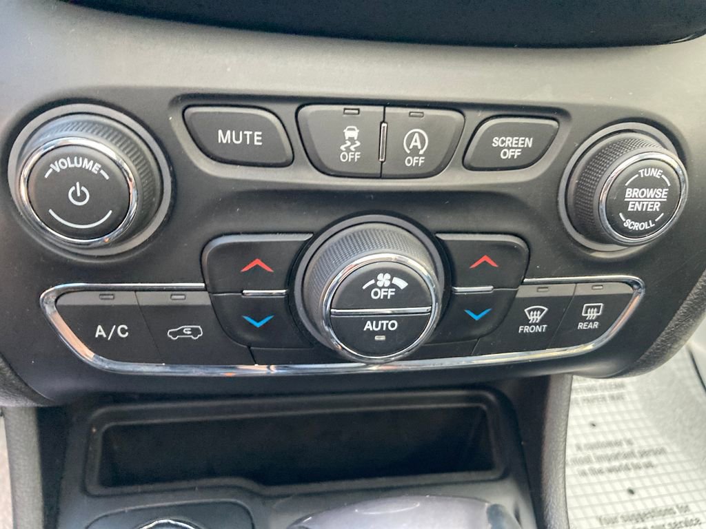 Used 2021 Jeep Cherokee Limited image 26