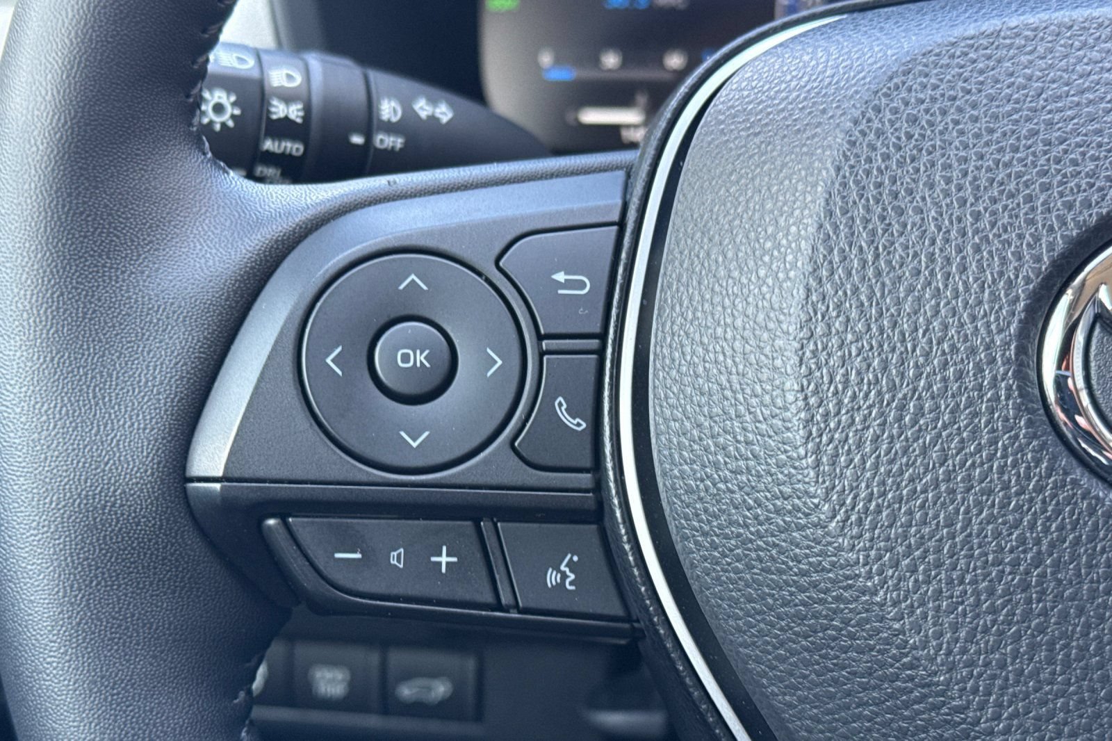 Certified 2025 Toyota RAV4 Limited AWD/4WD image 31