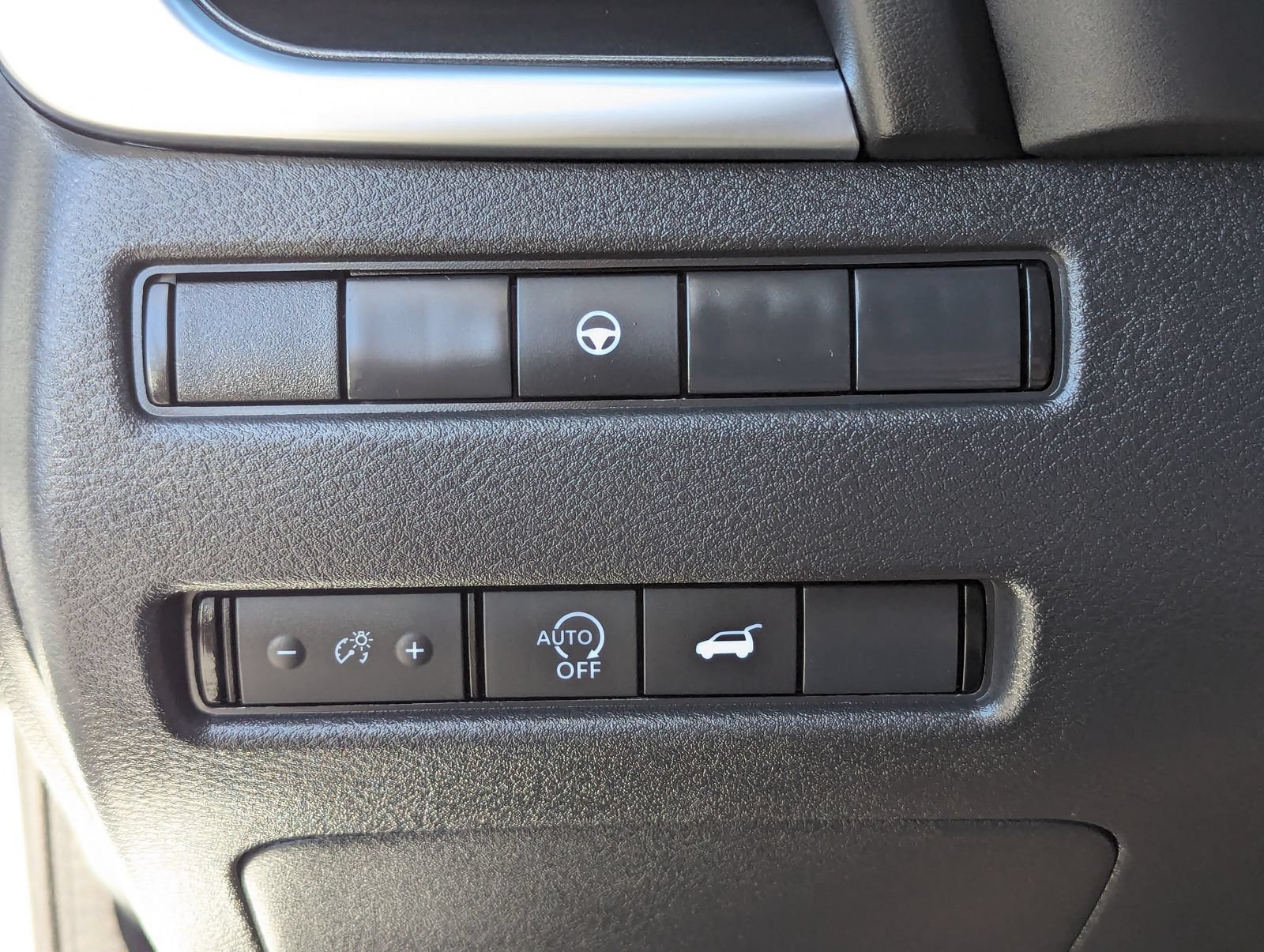Used 2025 Nissan Rogue SV FWD image 33