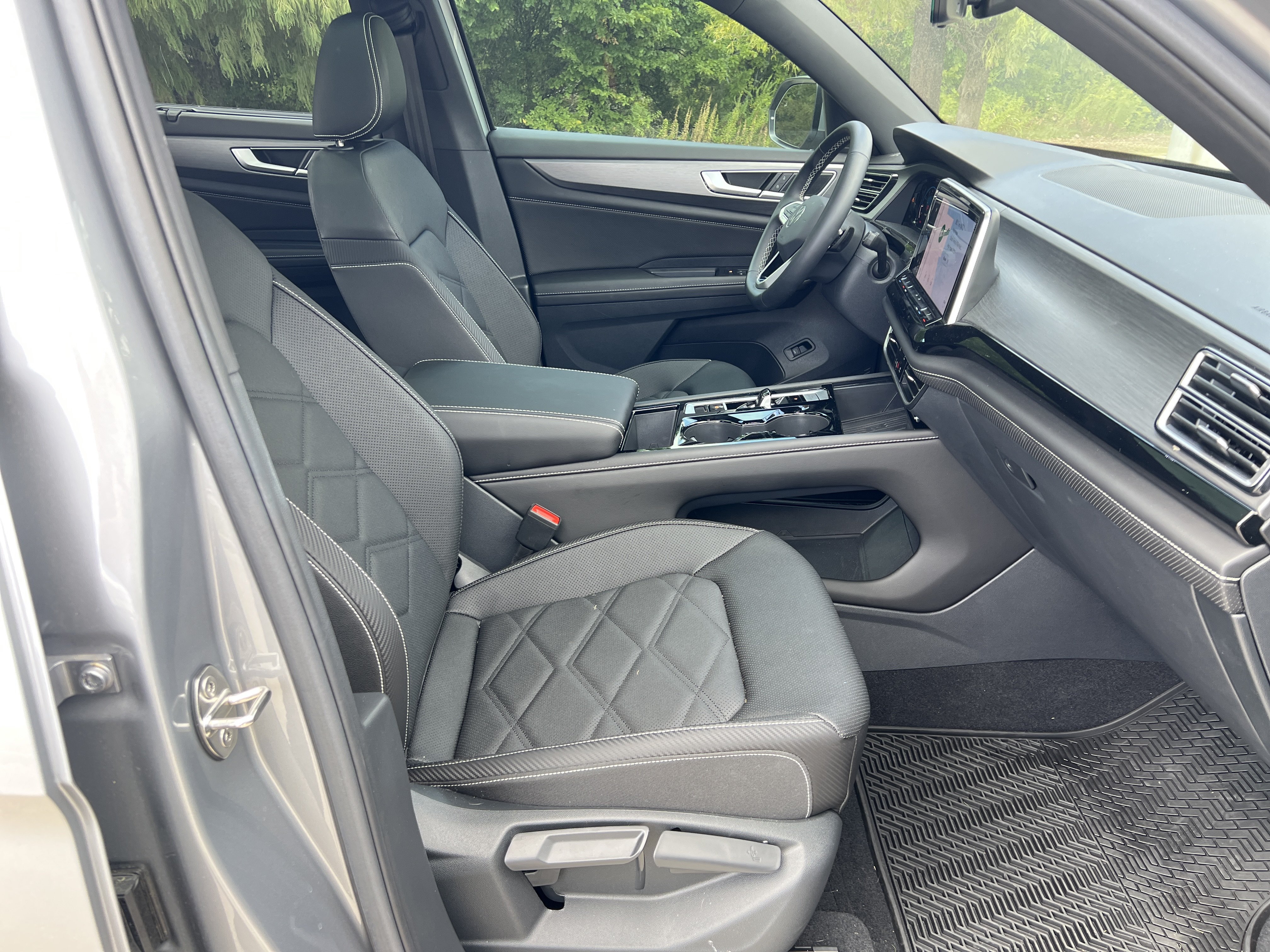 Certified 2026 Volkswagen Atlas Cross Sport SE FWD image 26