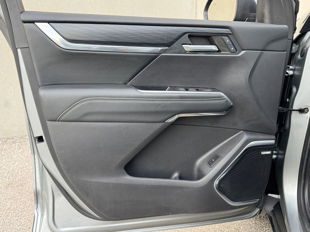 Used 2024 GMC Acadia Elevation image 17