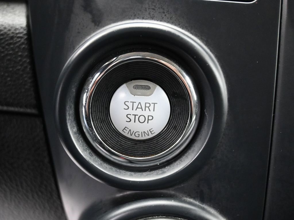 Used 2023 Nissan Titan SV image 18