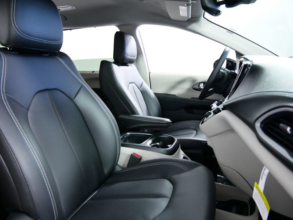 New 2024 Chrysler Pacifica Touring-L image 23