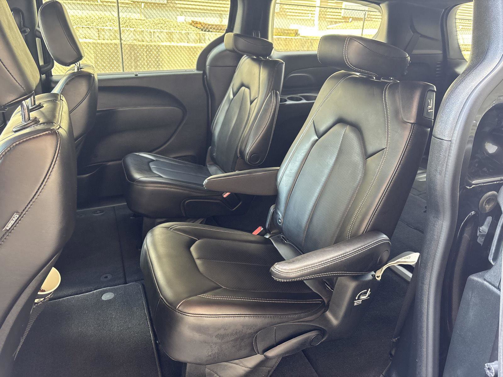 Used 2023 Chrysler Pacifica Touring-L w/ S Appearance Package image 21