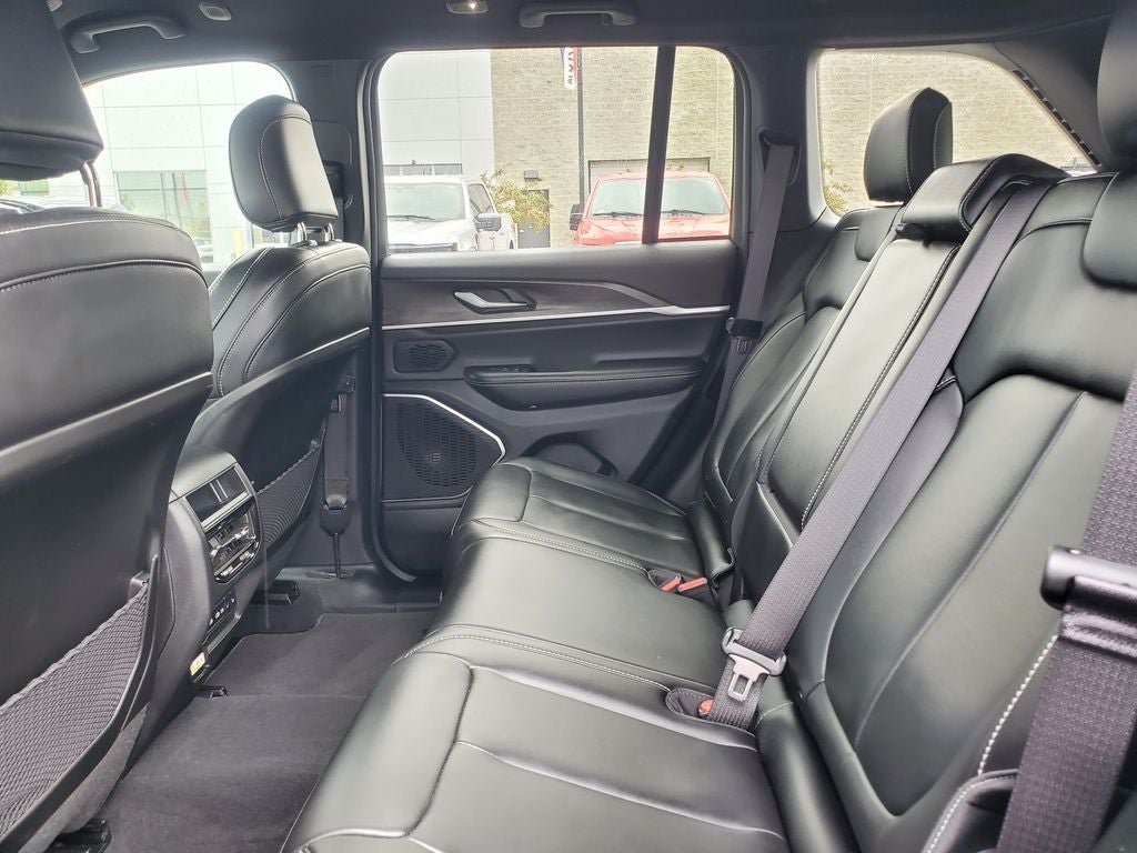 Used 2026 Jeep Grand Cherokee Limited AWD/4WD image 25