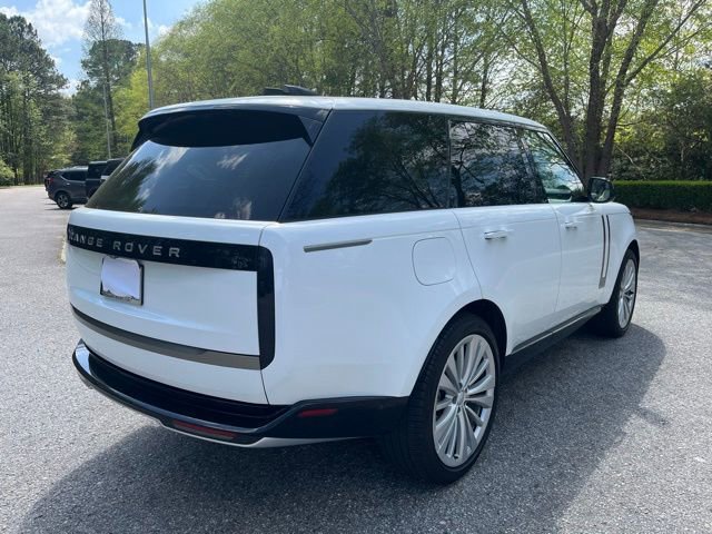 Certified 2024 Land Rover Range Rover SE image 9