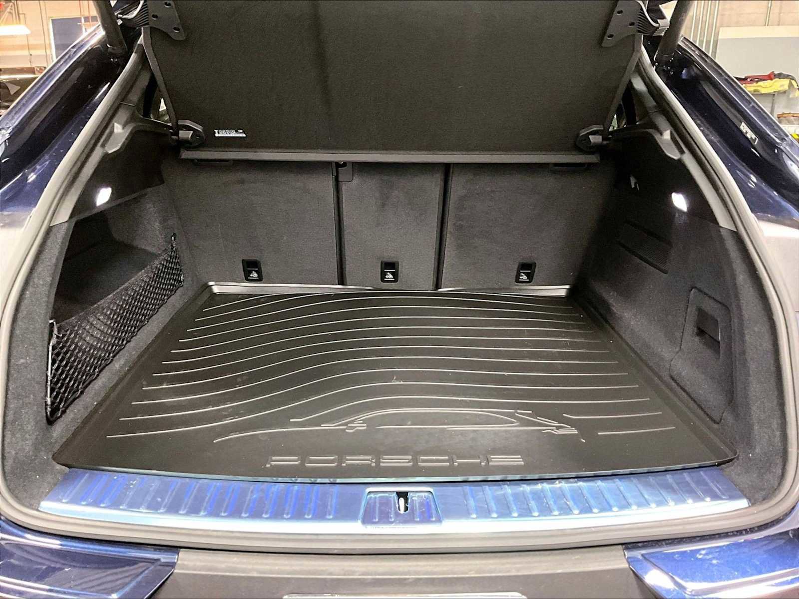 Used 2025 Porsche Cayenne Coupe image 38