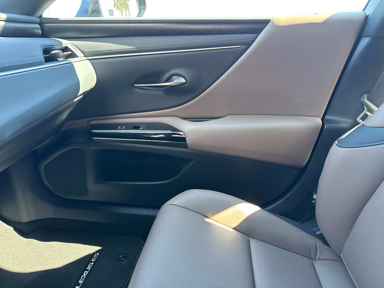 Certified 2025 Lexus ES 350 w/ Premium Package FWD image 22