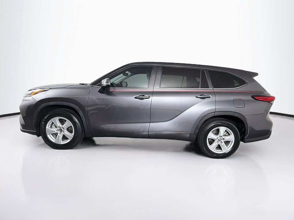 Used 2023 Toyota Highlander LE FWD image 6